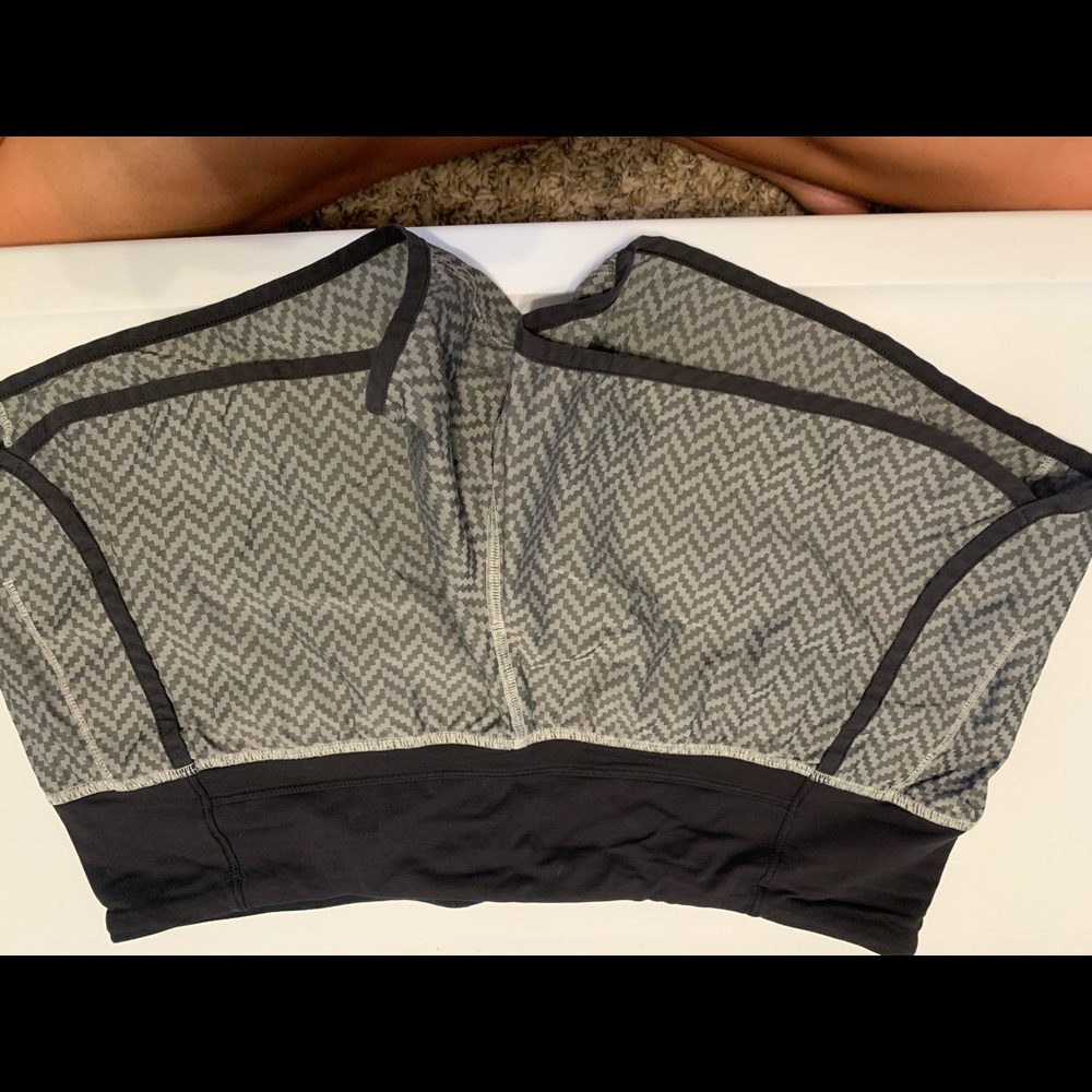 Gray zig zag Sz 8 lulu shorts